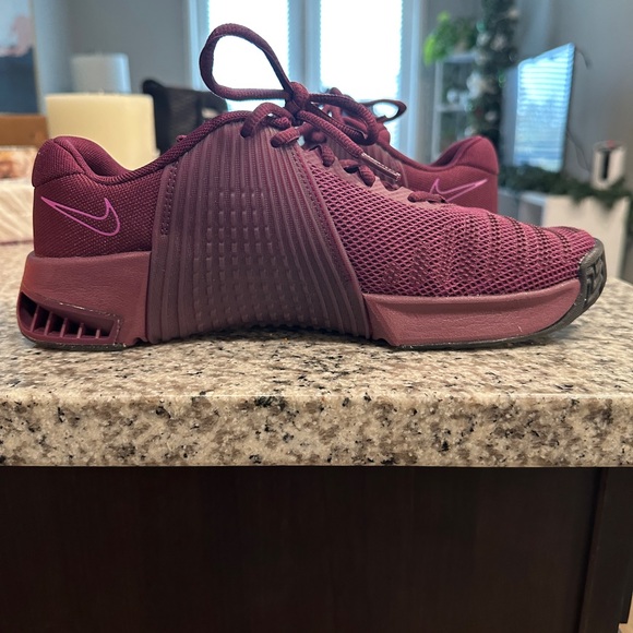 Women’s Nike Metcon 9 vivid purple, never worn. - Picture 4 of 8